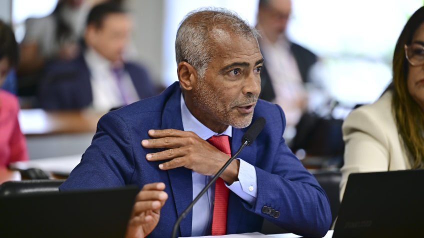 O senador Romário é o autor do projeto