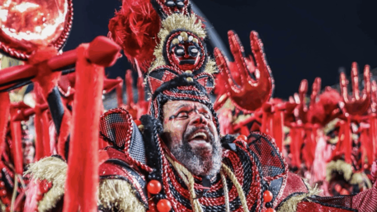 Com o enredo “Malunga Léa - Rapsódia de uma Deusa Negra”, a escola homenageou a atriz Léa Garcia