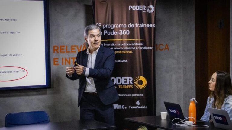 Denizar Vianna em conversa com Trainees do Poder360