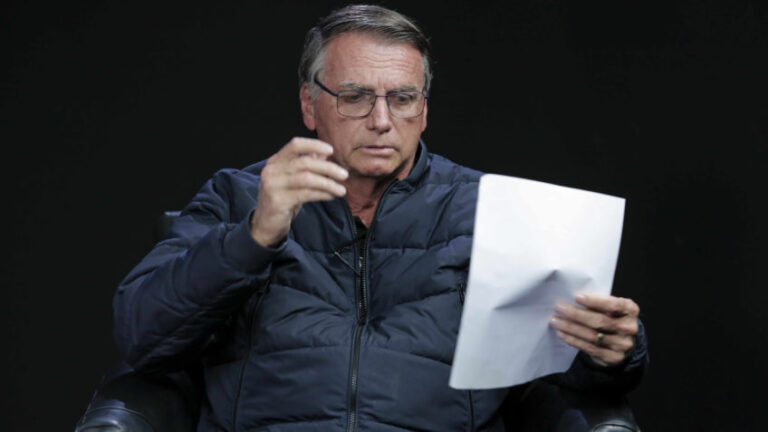 Разрешено читать, чтобы смягчить приговор, Болсонару не читает