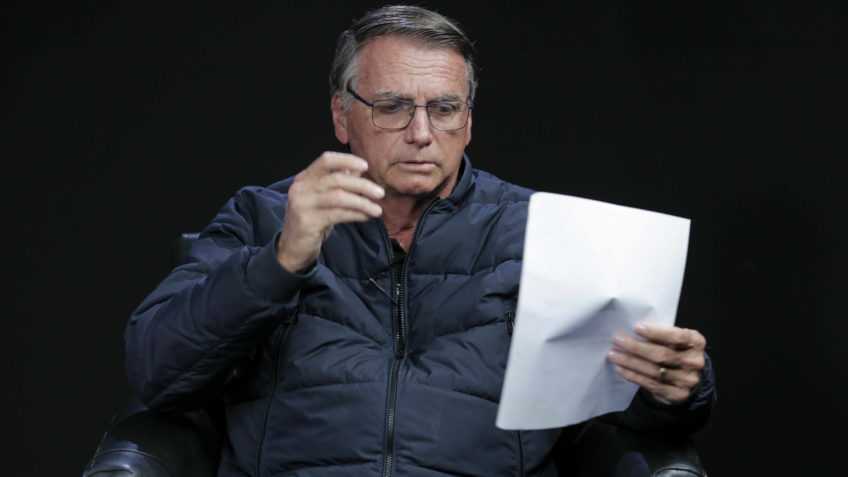 Разрешено читать, чтобы смягчить приговор, Болсонару не читает