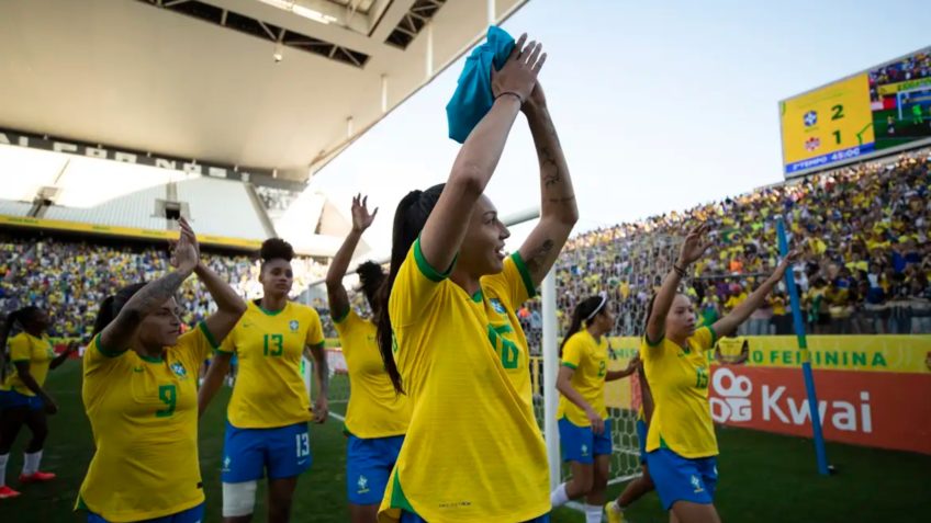 Brasil será sede da Copa Feminina de 2027; na imagem, as jogadoras da seleção brasileira no estádio do Corinthians, em São Paulo