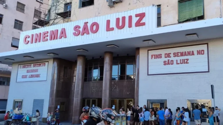 Fachada do Cine São Luiz, no Recife
