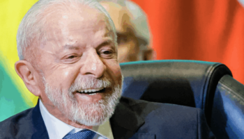 Лула выступает на сессии высокого уровня COP15 в Кампо-Гранде