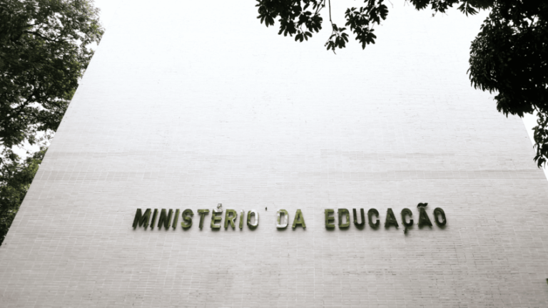 МЭК наказал 57 медицинских курсов после результатов Enamed