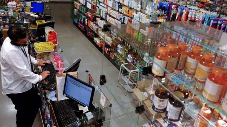 Farmácias e drogarias deverão ter espaço exclusivo e separado do restante do supermercado, determina o projeto