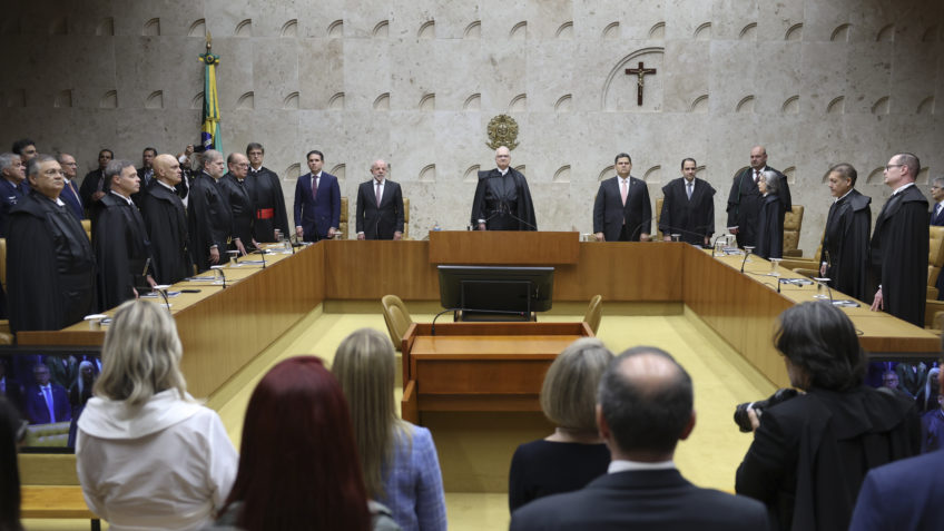 Presidente do STF, ministro Edson Fachin abre Ano Judiciário e anuncia código de ética como prioridade da sua gestão durante a sessão solene de abertura do Ano Judiciário de 2026, nesta segunda-feira (2), o presidente do Supremo Tribunal Federal (STF), Fachin reafirmou o compromisso com a integridade institucional e anunciou que a ministra Cármen Lúcia será a relatora da proposta de um Código de Ética do Tribunal, prioridade de sua gestão para maior transparência, responsabilidade e confiança pública