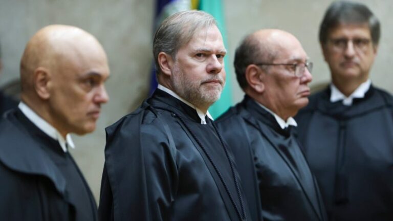 Presidente do STF, ministro Edson Fachin abre Ano Judiciário e anuncia código de ética como prioridade da sua gestão durante a sessão solene de abertura do Ano Judiciário de 2026, nesta segunda-feira (2), o presidente do Supremo Tribunal Federal (STF), Fachin reafirmou o compromisso com a integridade institucional e anunciou que a ministra Cármen Lúcia será a relatora da proposta de um Código de Ética do Tribunal, prioridade de sua gestão para maior transparência, responsabilidade e confiança pública