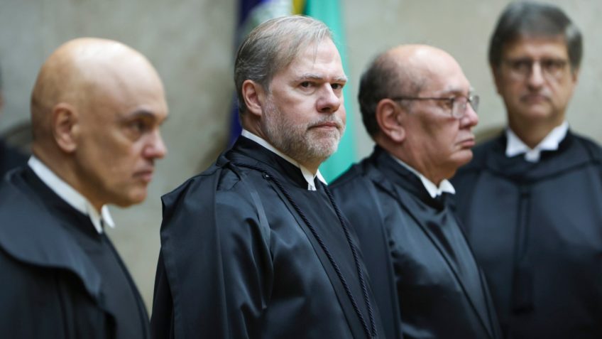 Presidente do STF, ministro Edson Fachin abre Ano Judiciário e anuncia código de ética como prioridade da sua gestão durante a sessão solene de abertura do Ano Judiciário de 2026, nesta segunda-feira (2), o presidente do Supremo Tribunal Federal (STF), Fachin reafirmou o compromisso com a integridade institucional e anunciou que a ministra Cármen Lúcia será a relatora da proposta de um Código de Ética do Tribunal, prioridade de sua gestão para maior transparência, responsabilidade e confiança pública