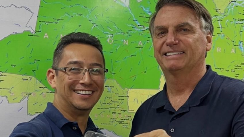 Irmão de criação de Michelle Bolsonaro, Carlos Eduardo Antunes Torres, e o ex-presidente Jair Bolsonaro