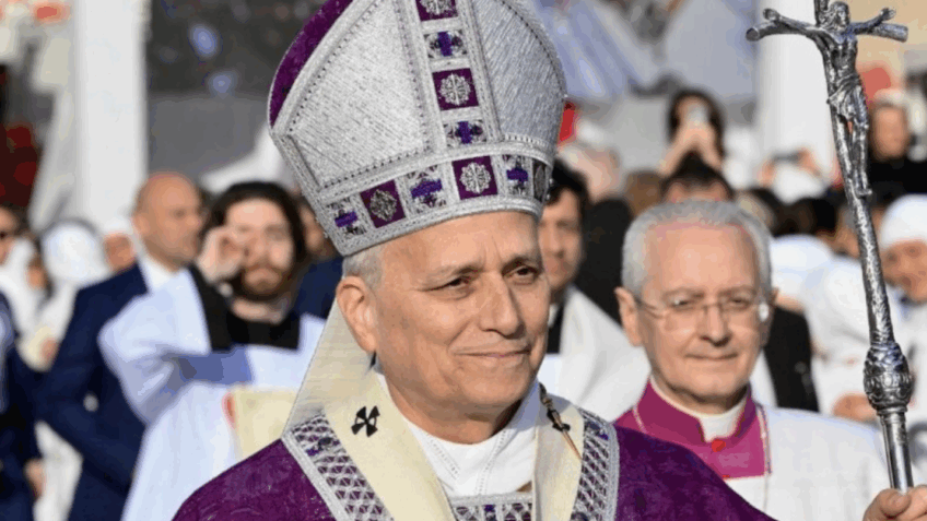 O papa Leão 14 carregará nesta Sexta-Feira Santa a cruz por todas as 14 estações no Coliseu em sua 1ª Via-Sacra no cargo