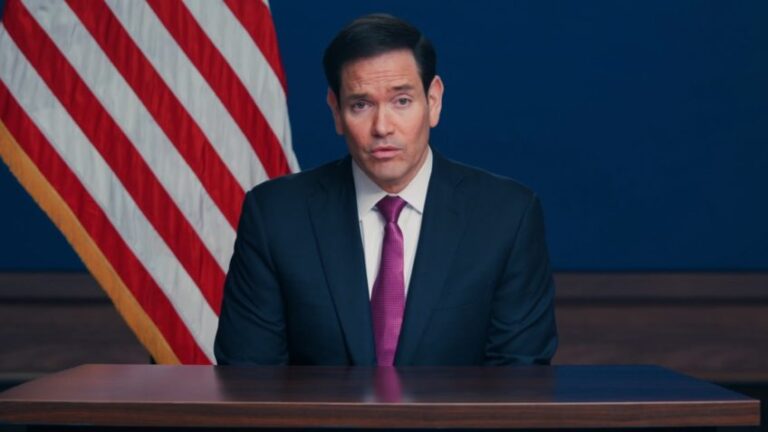 O secretário de Estado dos EUA, Marco Rubio, aparece em um vídeo divulgado pela Casa Branca na 4ª feira (4.mar.2026). Rubio dá instruções para norte-americanos que queiram deixar o Oriente Médio