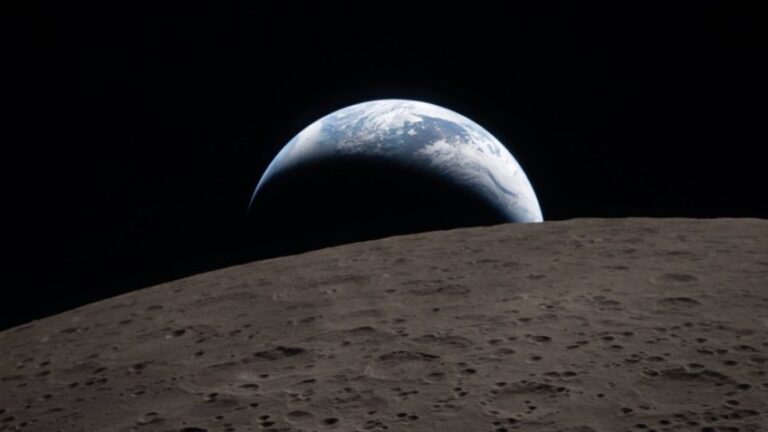 Na imagem, a Terra vista do lado oculto da Lua