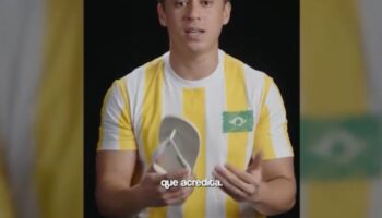 Николас Феррейра продвигает бренд шлепанцев для тех, кто бойкотирует Havaianas