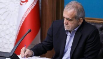 Иран не будет принимать решения без одобрения верховного лидера, заявил президент