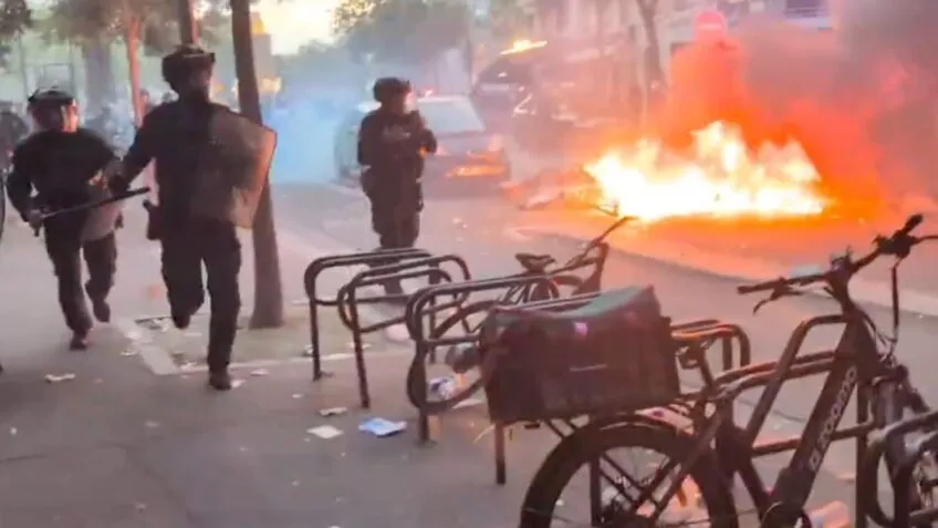 Confrontos em Paris deixam mais de 200 feridos após jogo da Champions
