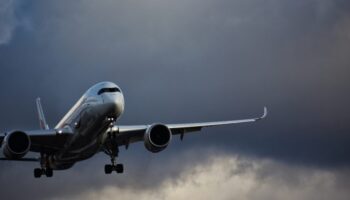 Крушение спутника повлияло на работу и задержало 135 рейсов в СП