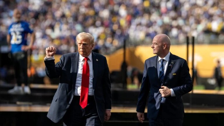 Трамп вручит трофей на финале чемпионата мира в это воскресенье.