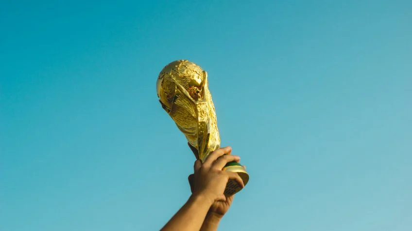Taça parecida com a da Copa do Mundo