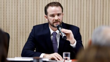 Дуриган отвергает отмену минимальной заработной платы от льгот INSS