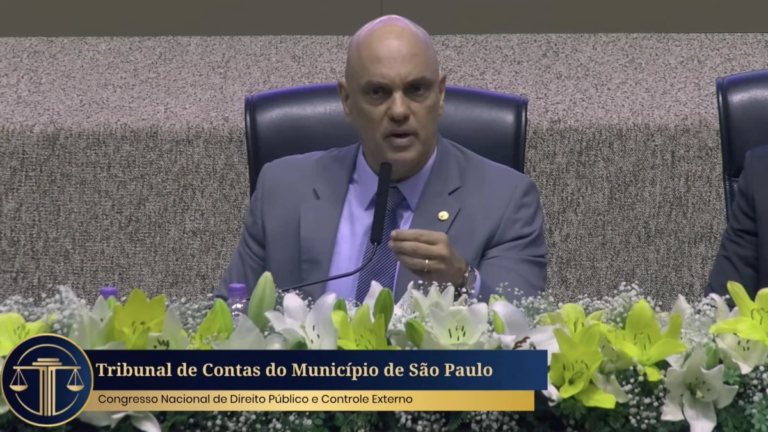 Alexandre de Moraes durante palestra no TCMSP