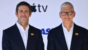 О смене генерального директора Apple: роль Тима Кука в совете директоров с доходом в 47 миллионов долларов, эпоха Джона Тернуса и перестановки в App Store